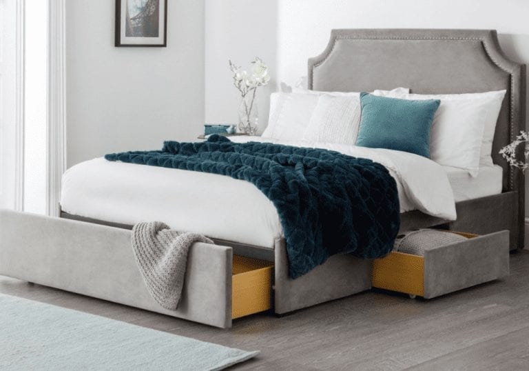 Looking to buy a divan bed for your bedroom? This bed comes with convenient drawers underneath for storage.