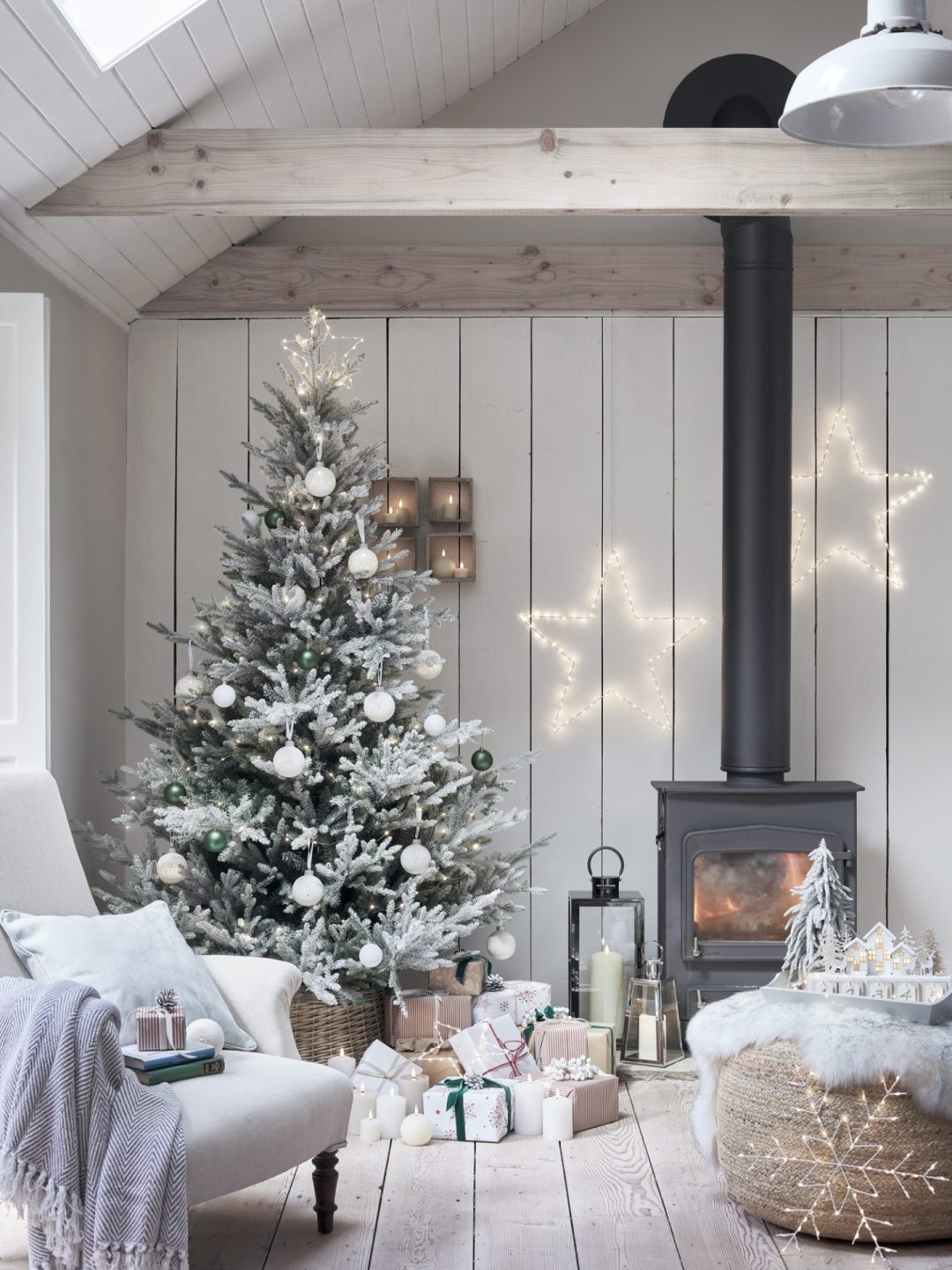25 Christmas Tree Trends, Themes and Ideas 2025