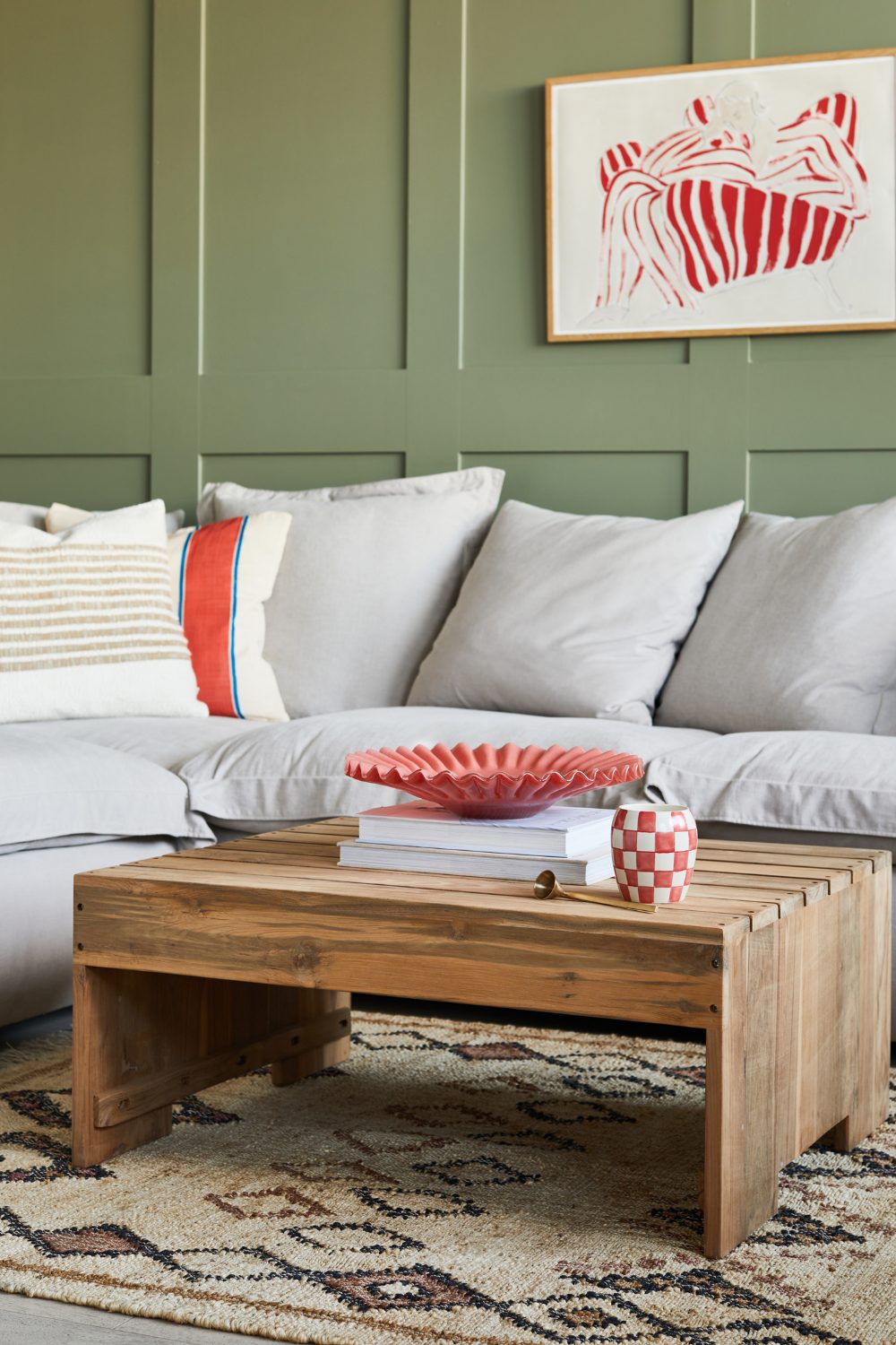 A cozy living room with a couch and a coffee table. The space is designed to inspire and can be the perfect place for your home project or for indulging in coffee table books.