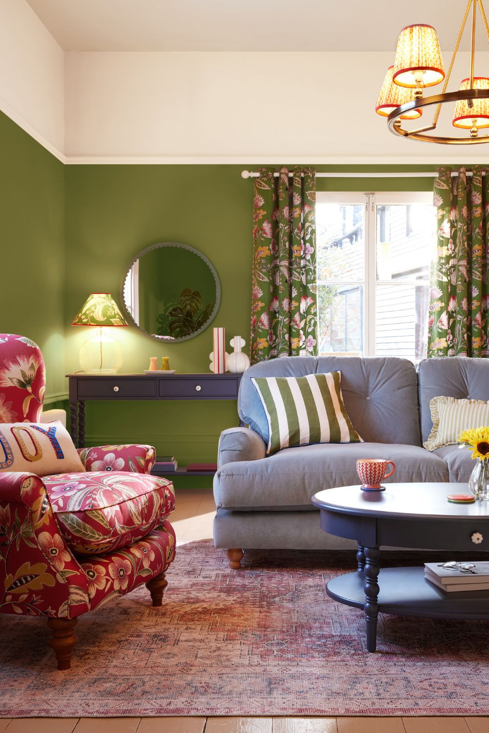Transform your home with a living room that showcases luxurious green walls, creating an expensive and stylish look. Elevate your interior design game and make a statement with this SEO-optimized living room.
