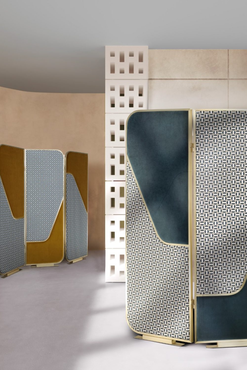 Art deco screens in dark green and gold