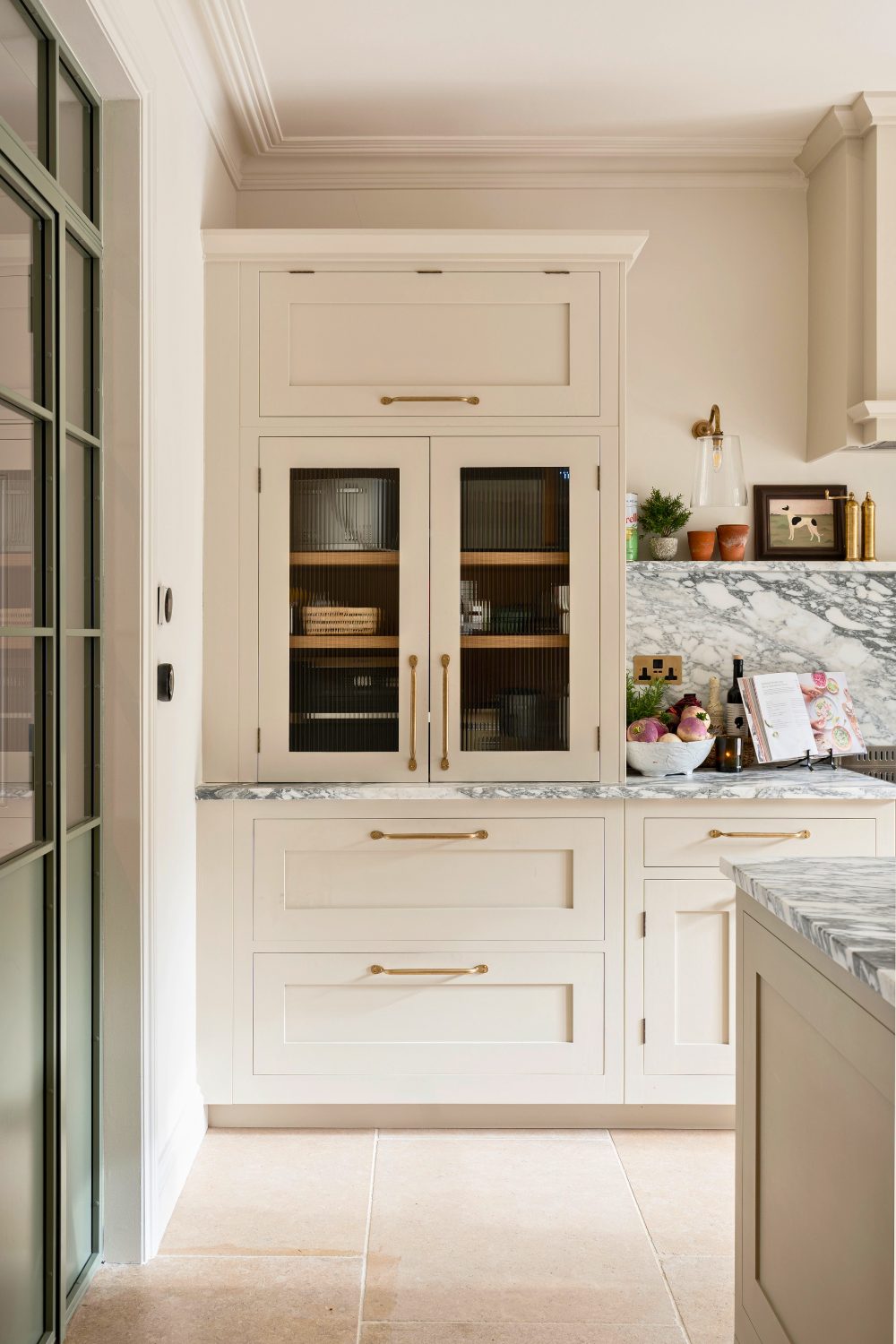 15 Warm White Kitchen Ideas for a Classic Look 2026